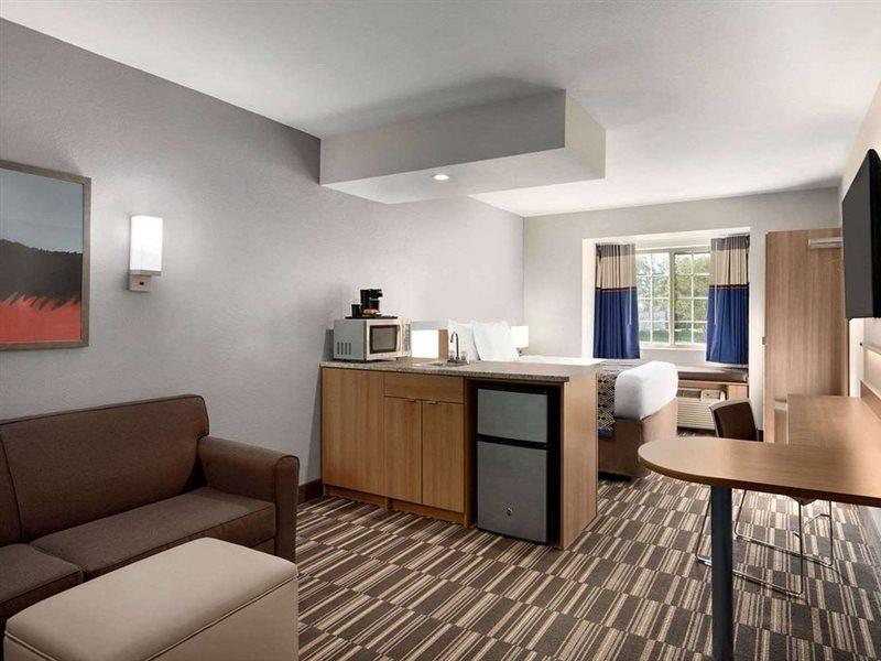 Microtel Inn & Suites Батън Руж Екстериор снимка