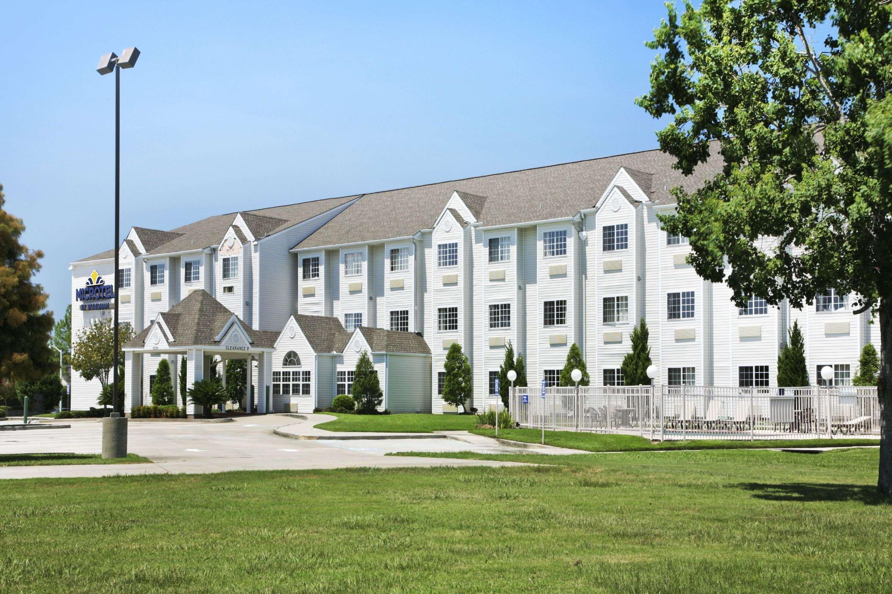 Microtel Inn & Suites Батън Руж Екстериор снимка