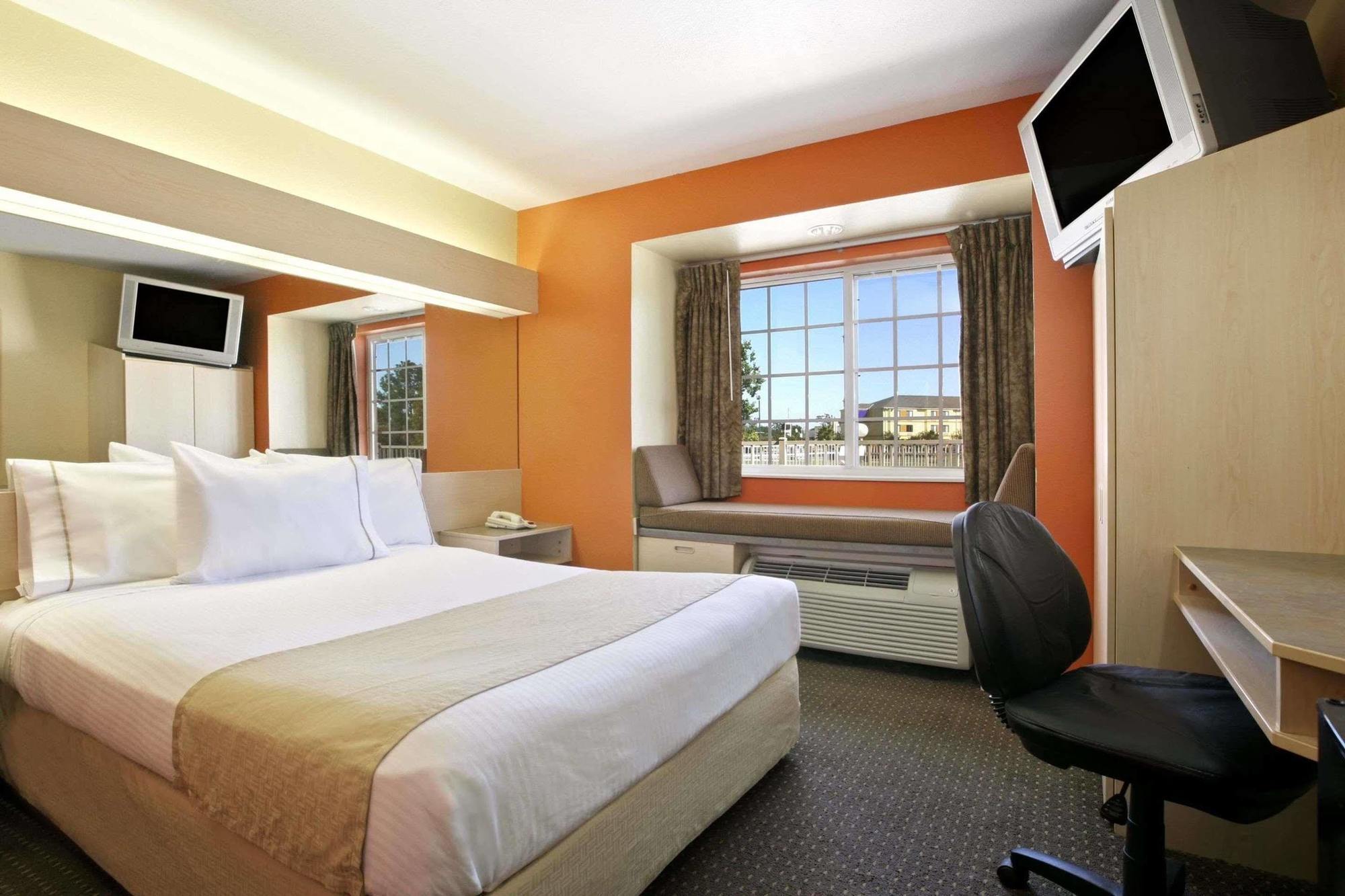 Microtel Inn & Suites Батън Руж Екстериор снимка
