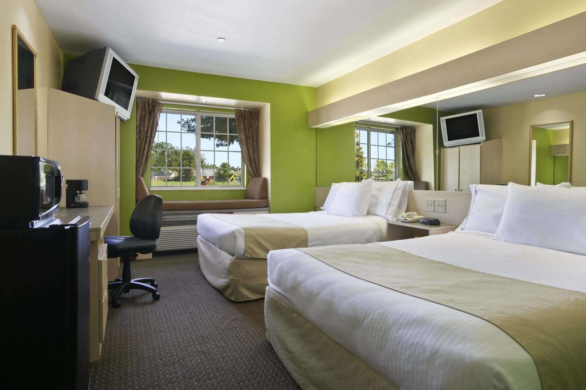 Microtel Inn & Suites Батън Руж Стая снимка